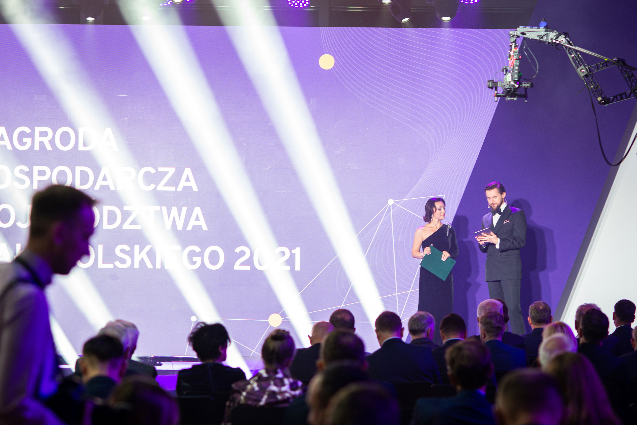 Prezenterzy prowadzący galę Nagrody Gospodarczej 2021